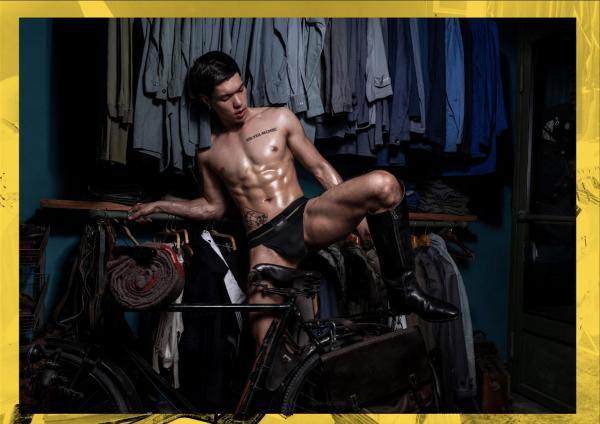 Tight-01--Arm-Akkharat